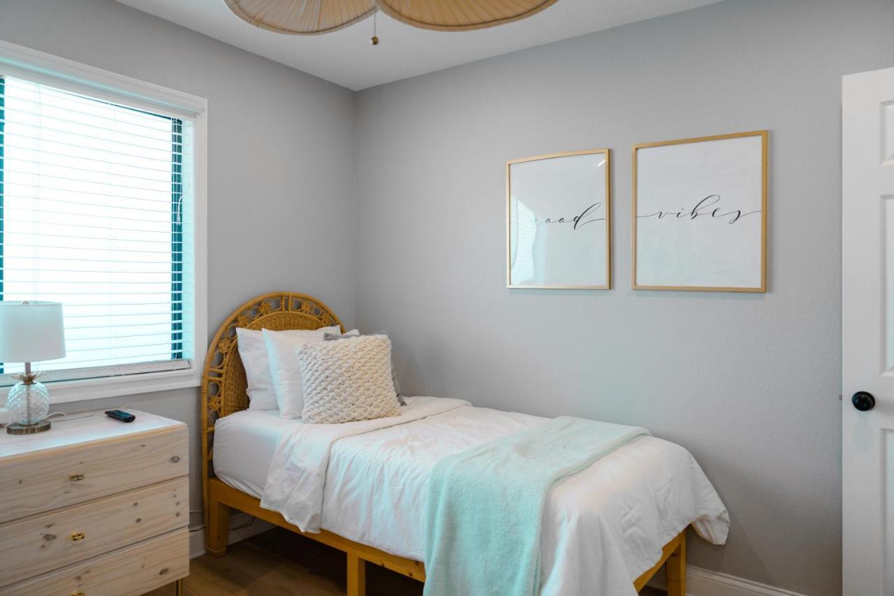 Luxury Villa 3 Blocks From The Beach With A Pool, Fire Pit And Outdoor Oasis Cape Canaveral Exterior photo