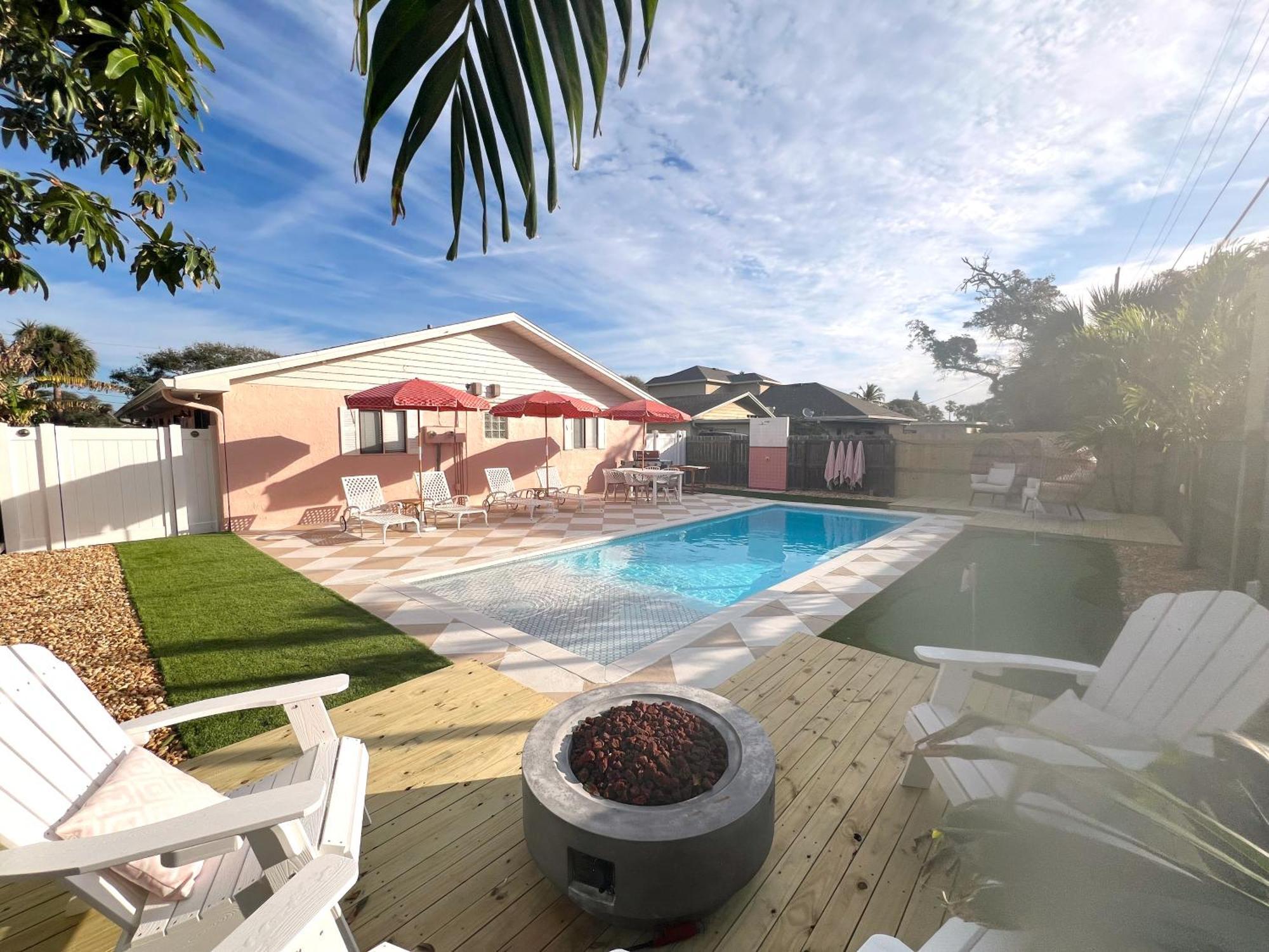 Luxury Villa 3 Blocks From The Beach With A Pool, Fire Pit And Outdoor Oasis Cape Canaveral Exterior photo